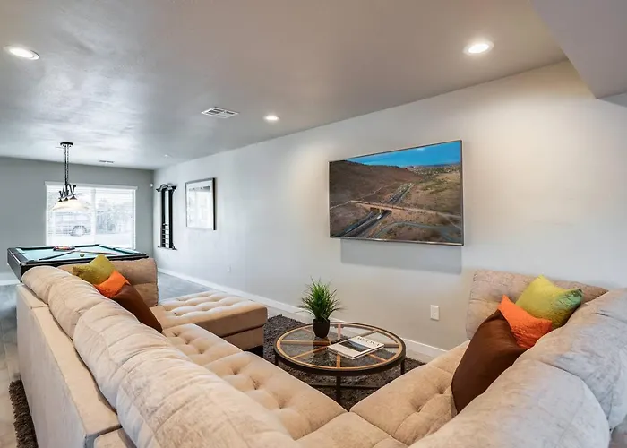 Stylish Scottsdale & Pool Table Holiday home *
