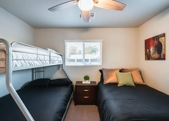 Holiday home Stylish Scottsdale & Pool Table *