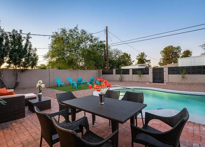Stylish Scottsdale & Pool Table * Phoenix