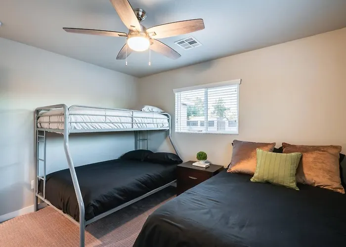 Holiday home Stylish Scottsdale & Pool Table *
