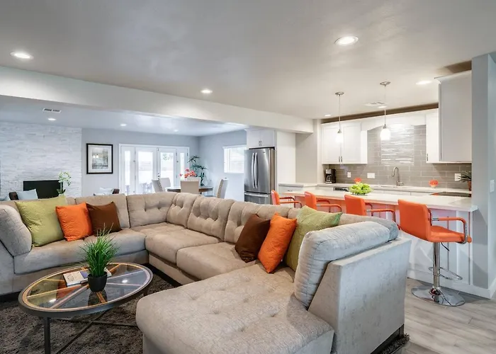 Stylish Scottsdale & Pool Table * Phoenix
