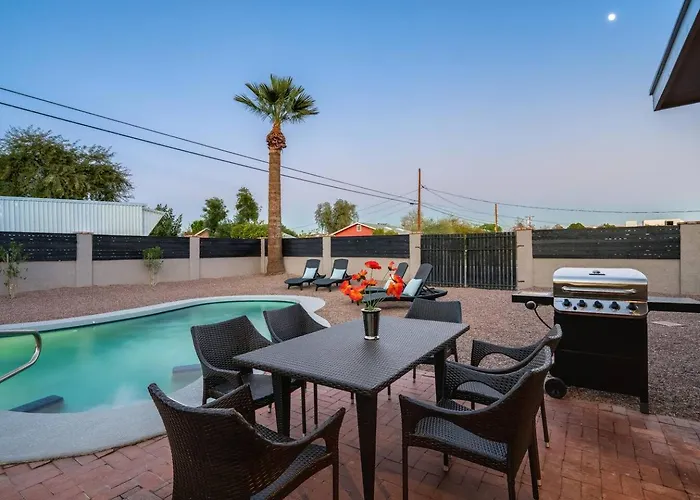 Stylish Scottsdale & Pool Table Holiday home