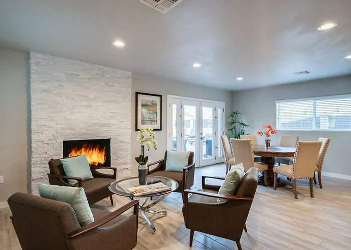 Stylish Scottsdale & Pool Table Holiday home *