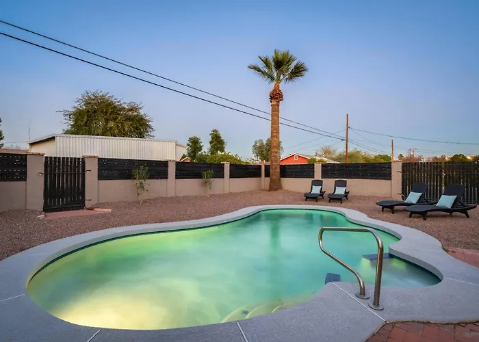 Stylish Scottsdale & Pool Table * Phoenix